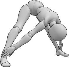 Referencia de poses- Postura de flexión de piernas anchas - La mujer se inclina hacia delante con las piernas anchas, sosteniendo los pies y mirando hacia abajo.